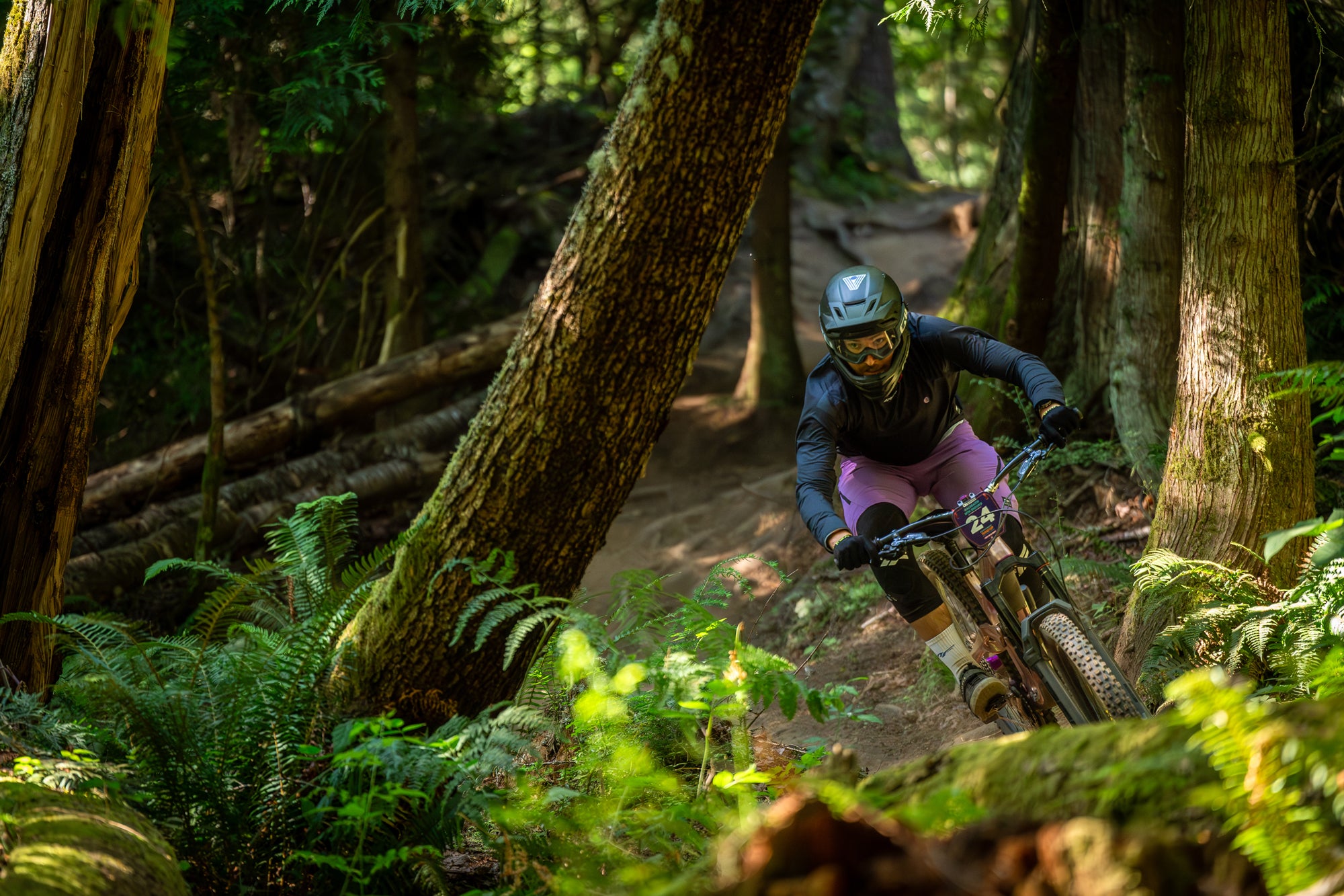 Elliot Smith Battles the Bellingham Heat At The Galbraith MTN Enduro