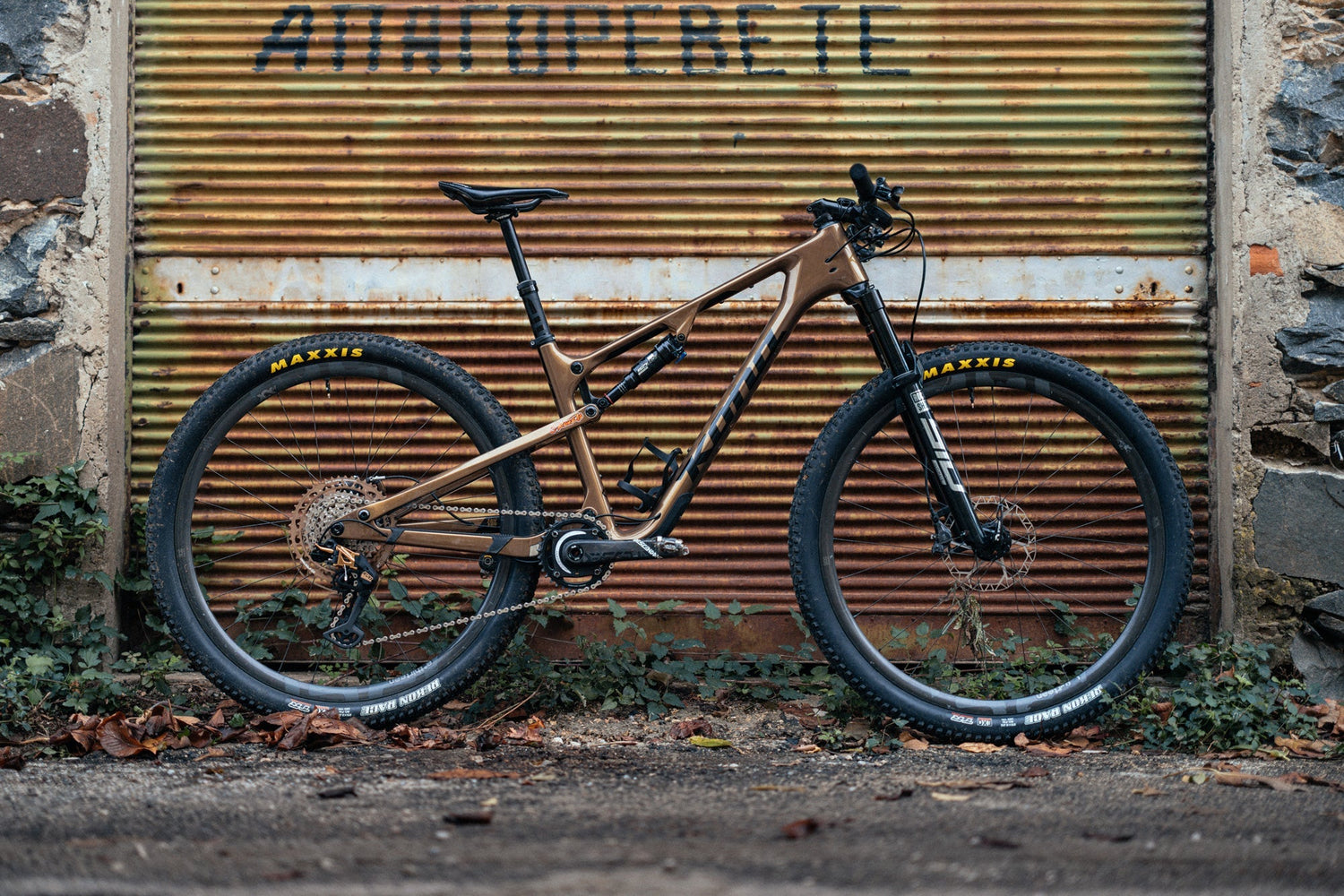 Kona Dream Builds: George Kouzis Race Ready Hei Hei CR